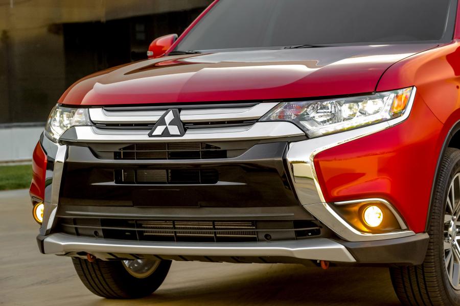  Mitsubishi Outlander 2015 года  (US) (фото 10 из 41)